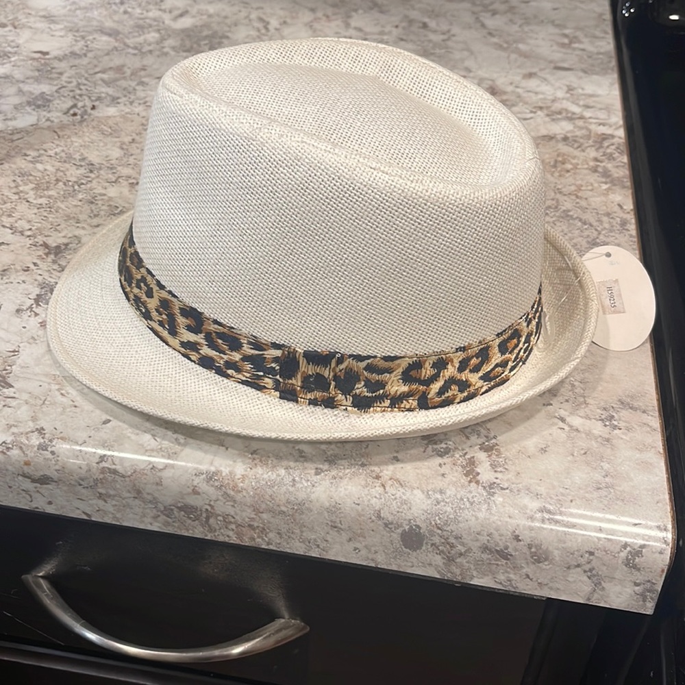 Women’s off white straw hat (small stain under rim)